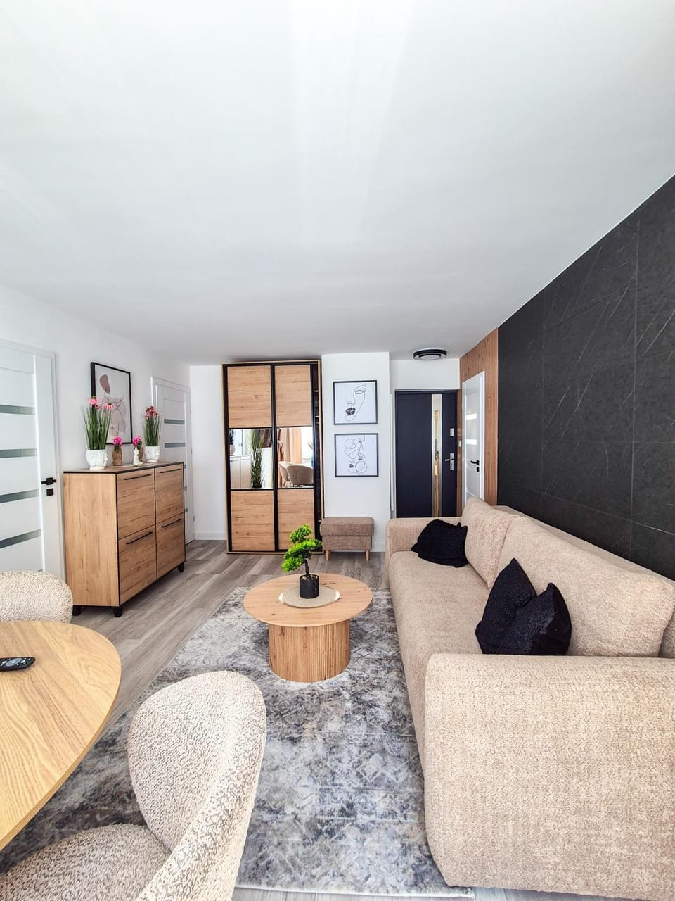 Kitchen or kitchenette, Living room, Seating area