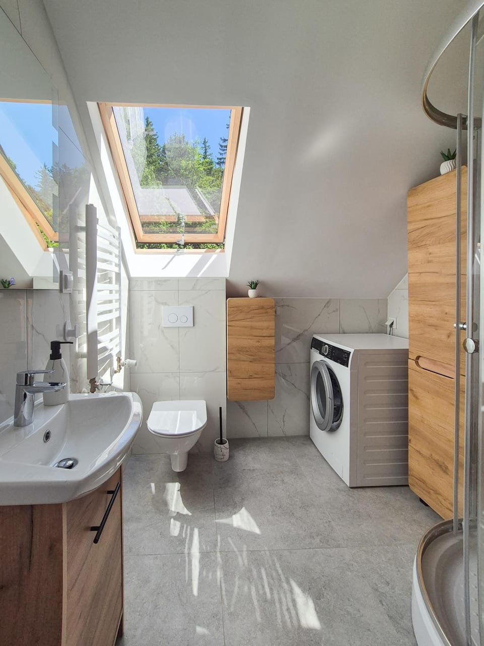 Toilet, Bathroom, washing machine, dryer