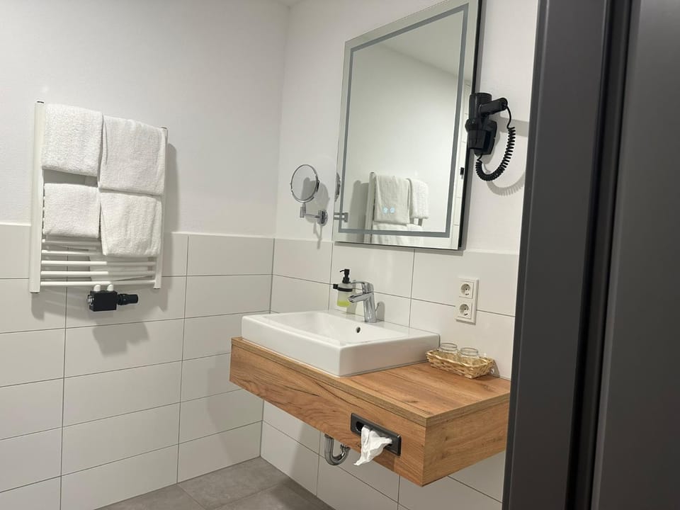 Bathroom, towels