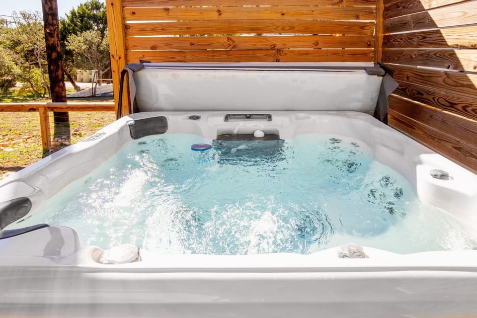 Lakeview Escape w Hot Tub Firepit & Game Room House in Canyon Lake