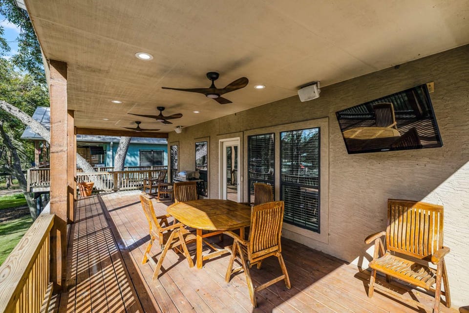 2 Lakefront Homes Dock Access Firepit Sleeps 24 House in McQueeney