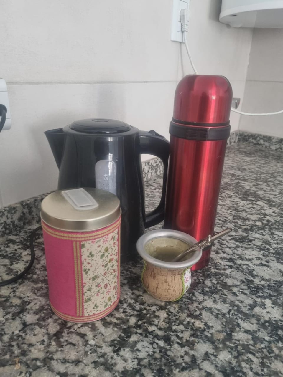 Coffee/tea facilities, Kitchen or kitchenette