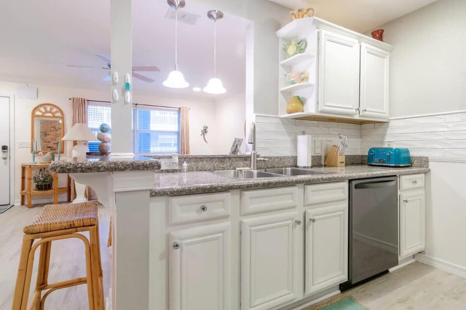 Kitchen or kitchenette, kitchen