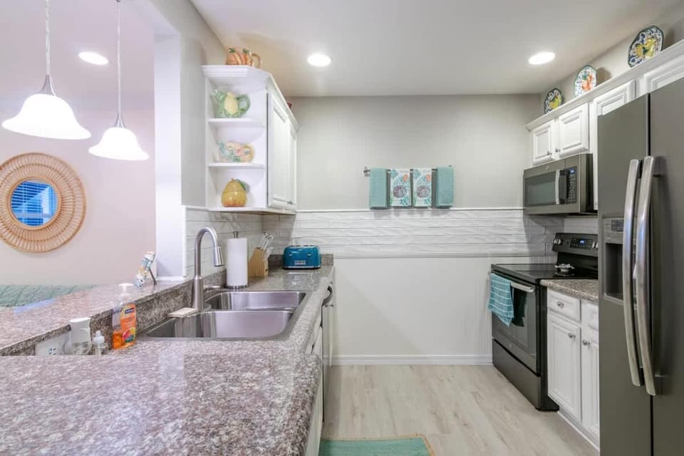 Kitchen or kitchenette, kitchen
