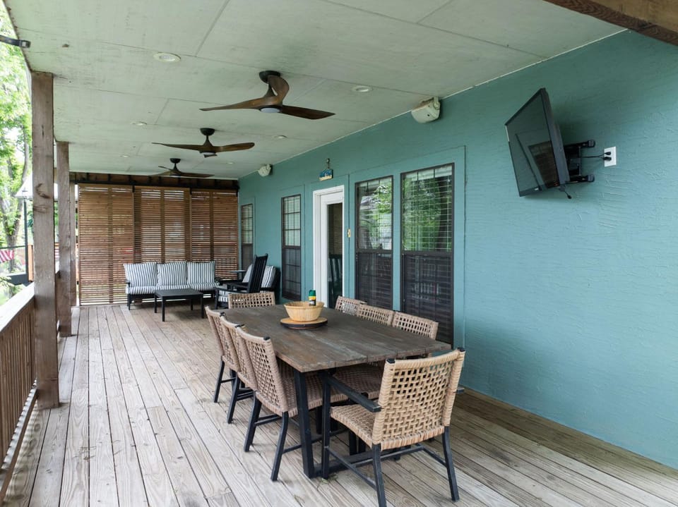 Lakefront Home Private Dock Firepit Sleeps 12 House in McQueeney