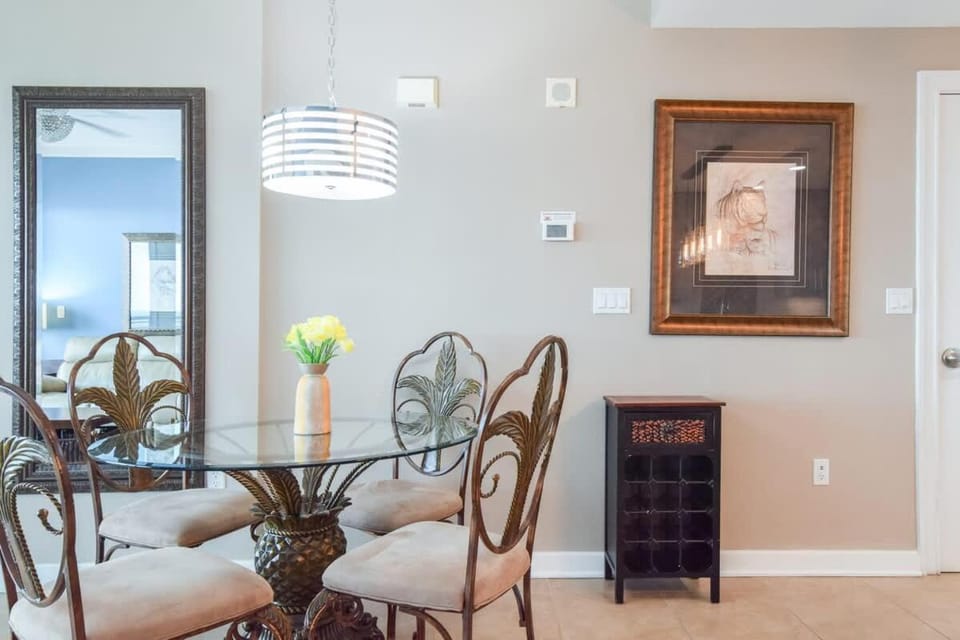 Living room, Decorative detail, Seating area, Dining area