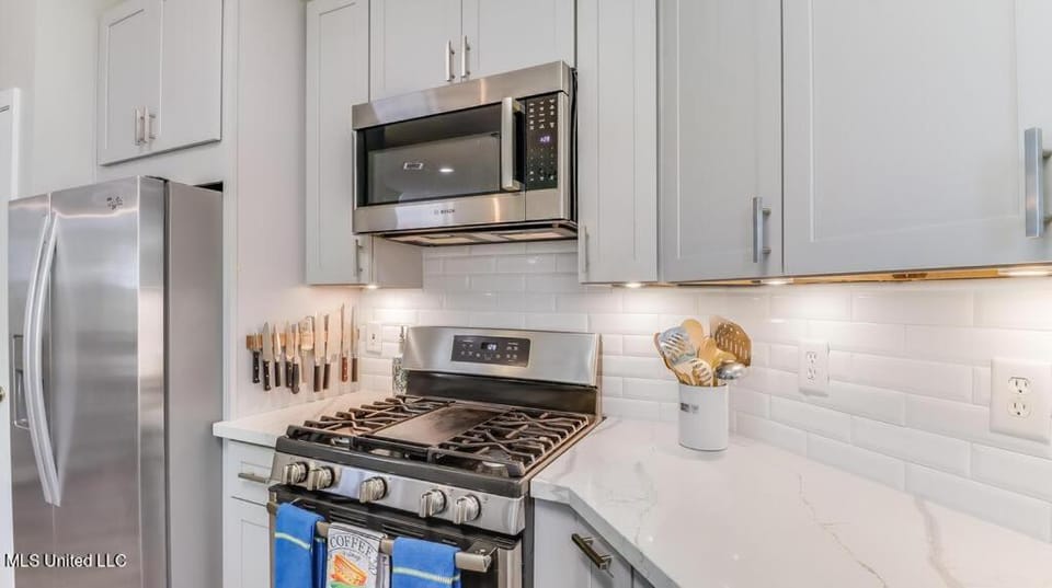 Kitchen or kitchenette, kitchen
