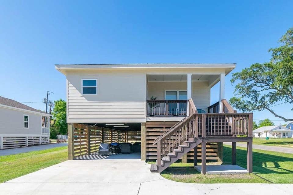 Property building, Day