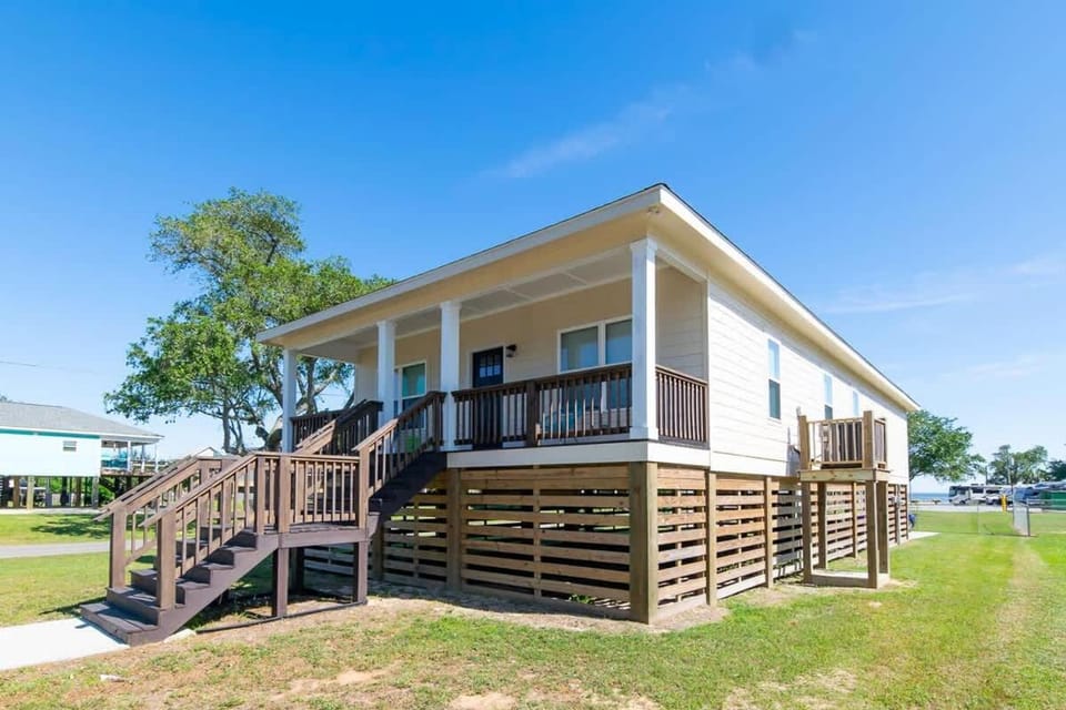 Property building, Day
