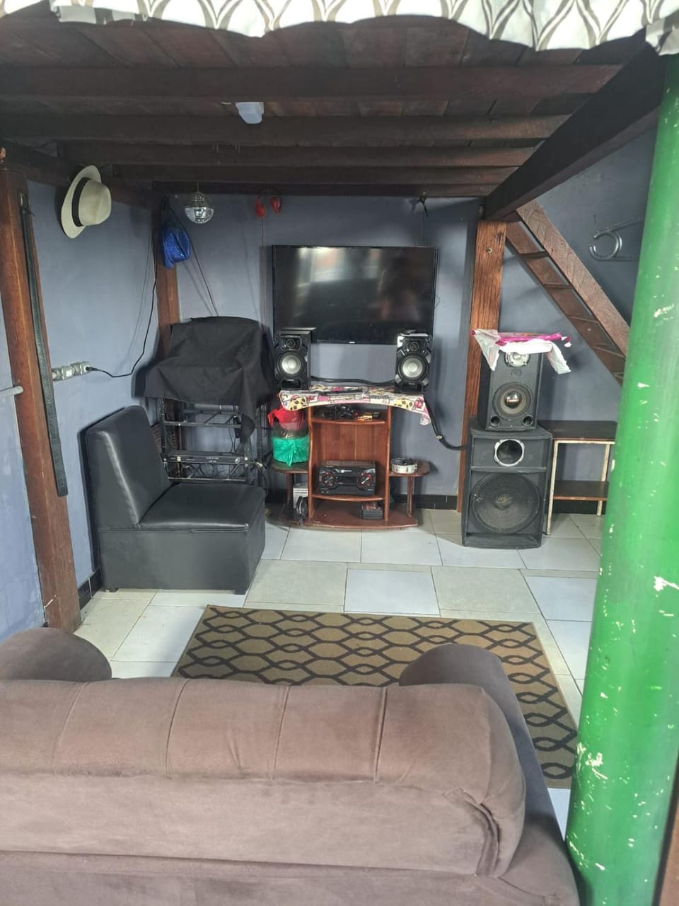 casa com um quarto, um banheiro e cozinha cop30 House in Belém