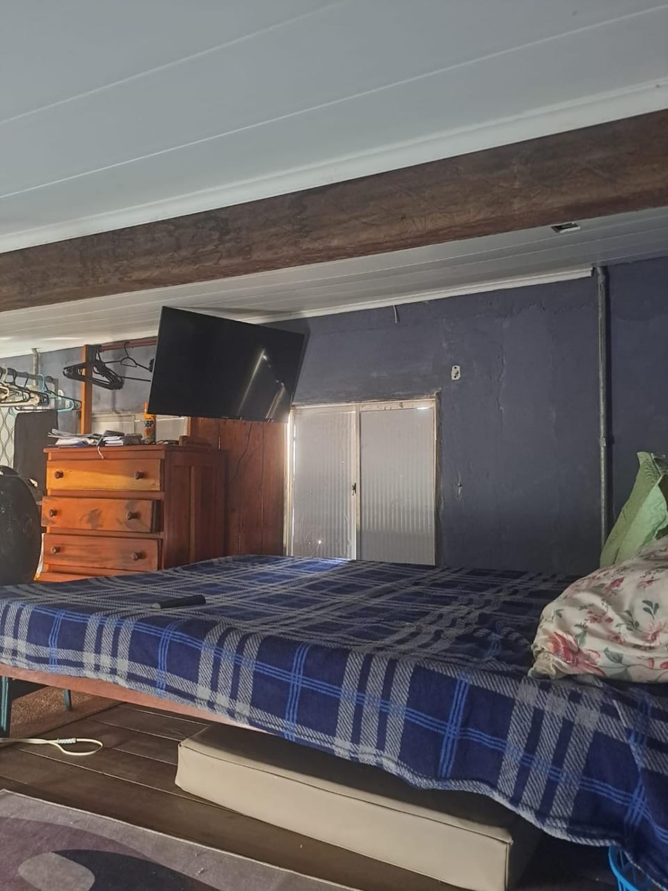 casa com um quarto, um banheiro e cozinha cop30 House in Belém