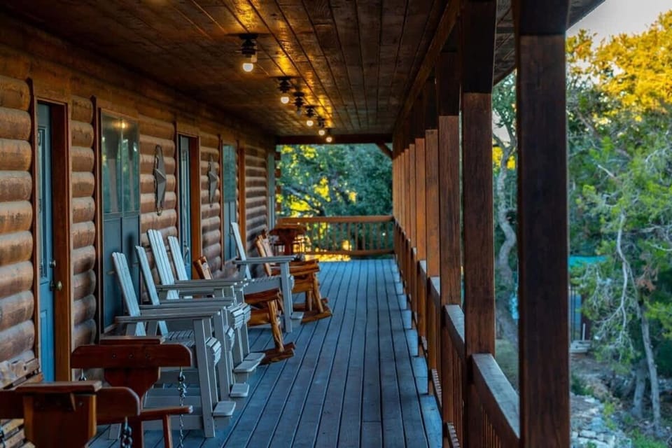 Sleeps 16 Game Room Fire Pit Grand Family Dining Room House in Canyon Lake