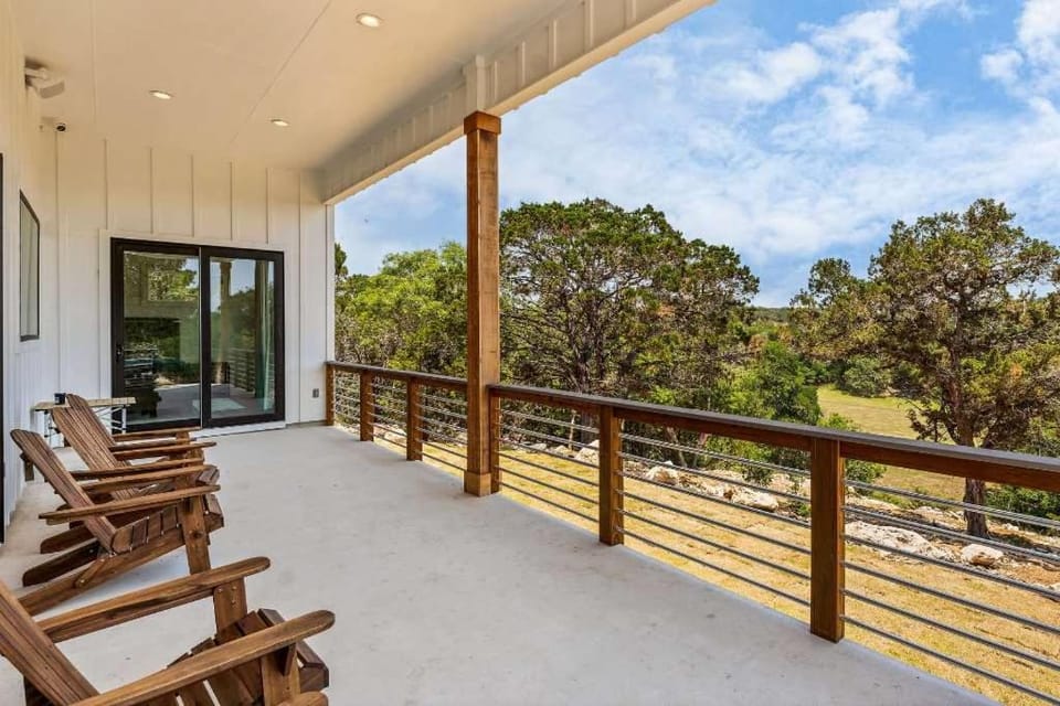 Luxury Hill Country Family Stay Hot Tub Scenic Views House in Canyon Lake