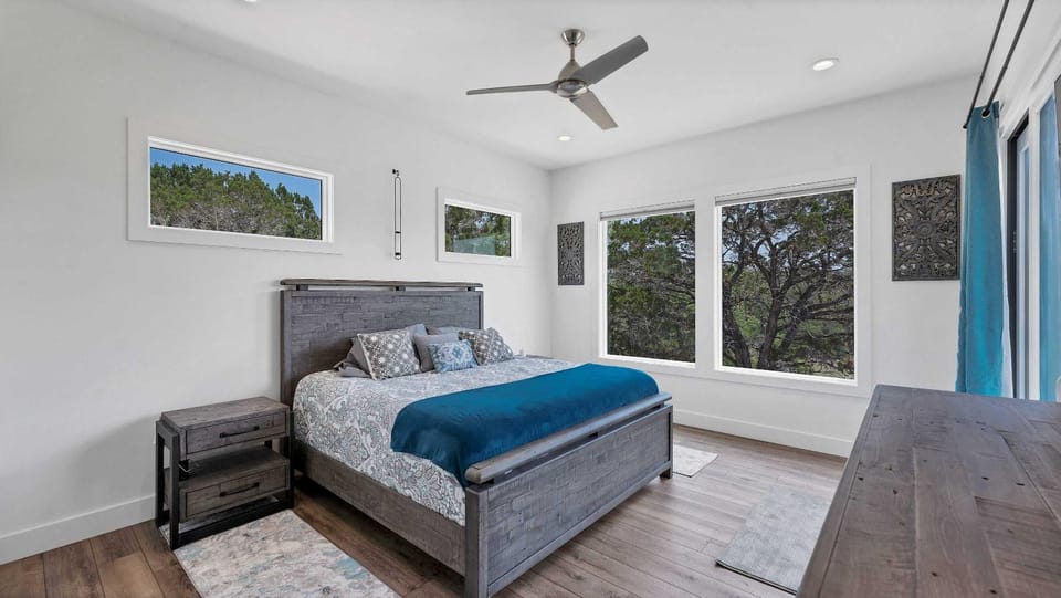 Luxury Hill Country Family Stay Hot Tub Scenic Views House in Canyon Lake
