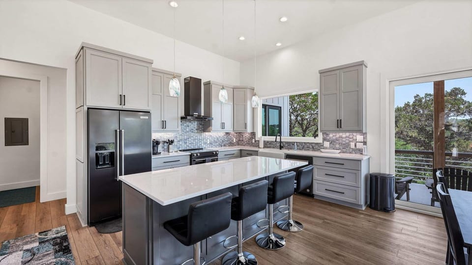 Luxury Hill Country Family Stay Hot Tub Scenic Views House in Canyon Lake