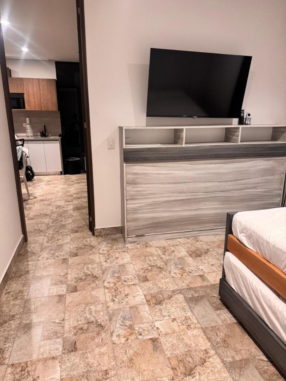 Bed, TV and multimedia, Kitchen or kitchenette, Photo of the whole room, Bedroom