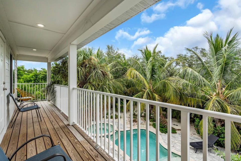 Day, View (from property/room), Balcony/Terrace, Pool view, Swimming pool