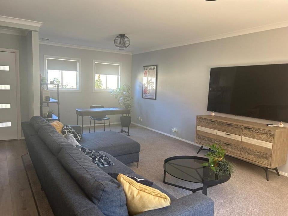 Modern 3 Bedroom Townhouse - walking distance to town centre! House in Yarra Glen