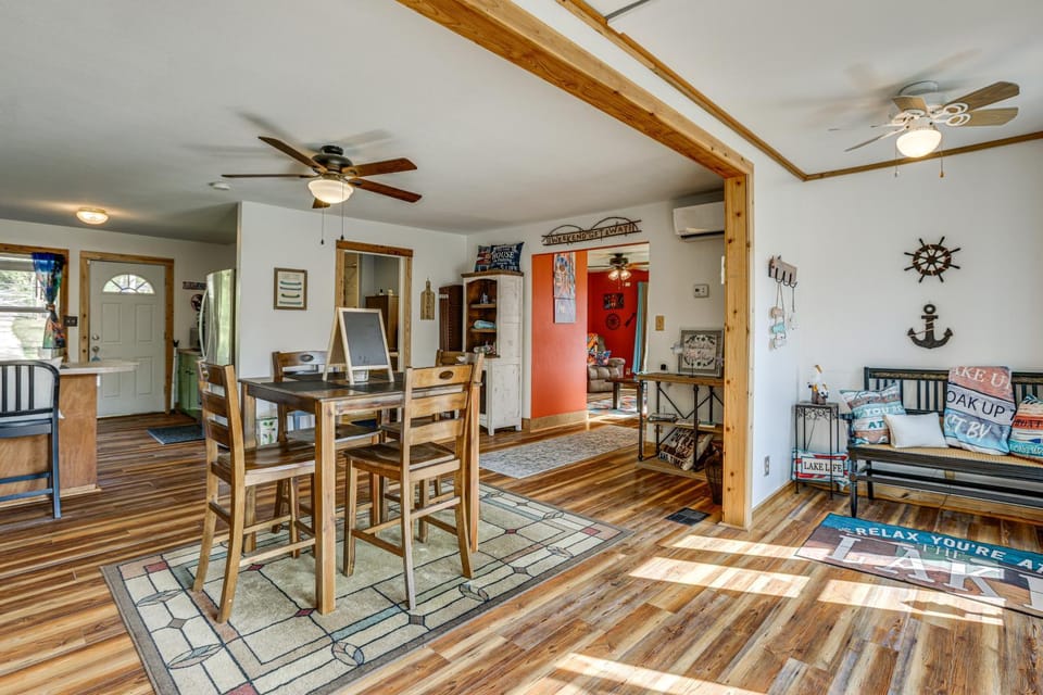 'Kokomo Kove' - Waterfront Country Texas Getaway House in Lake Livingston