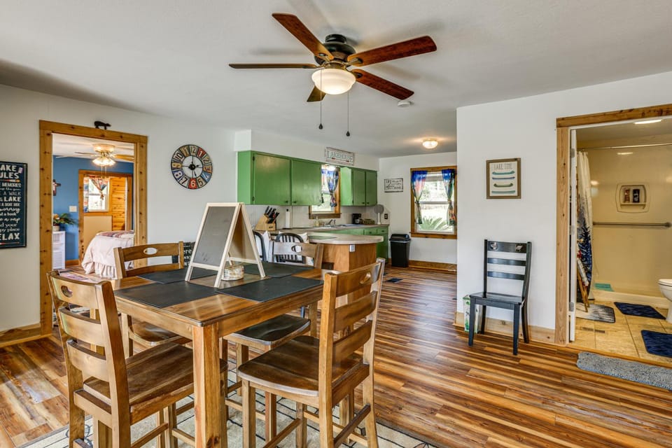 'Kokomo Kove' - Waterfront Country Texas Getaway House in Lake Livingston