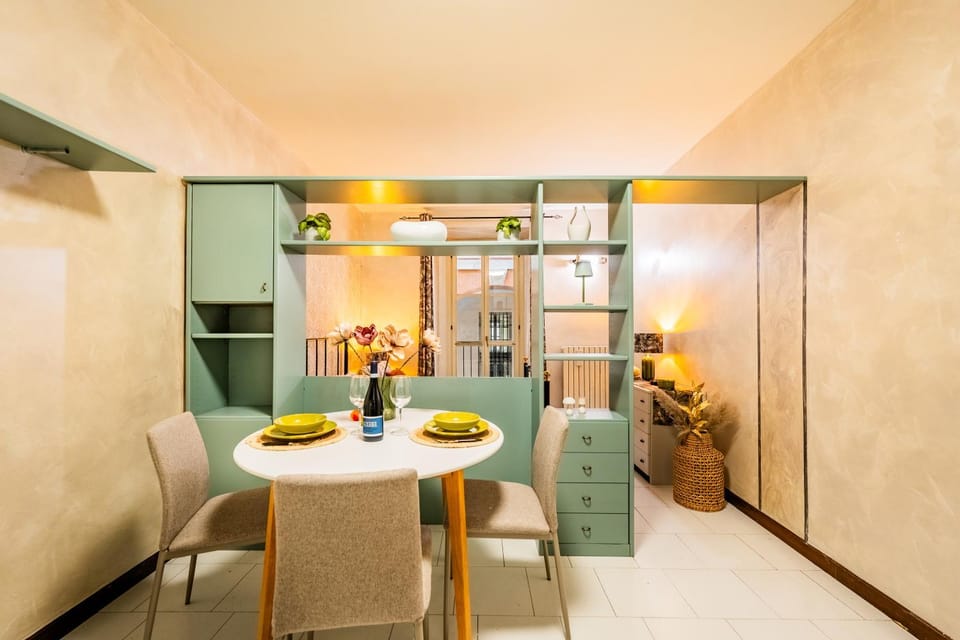 Kitchen or kitchenette, Seating area