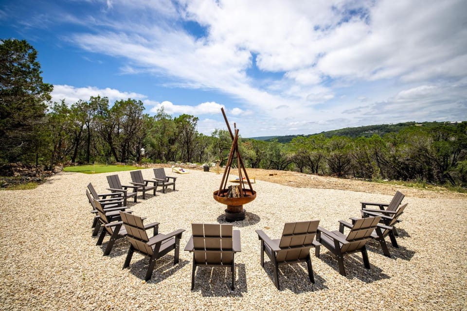 Heated Infinity Pool & Hot Tub Stunning Views for the Family House in Canyon Lake