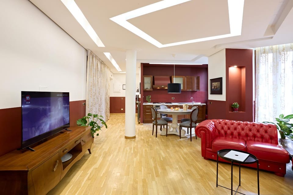 Communal lounge/ TV room, TV and multimedia, Living room, Seating area, Dining area, Evening entertainment
