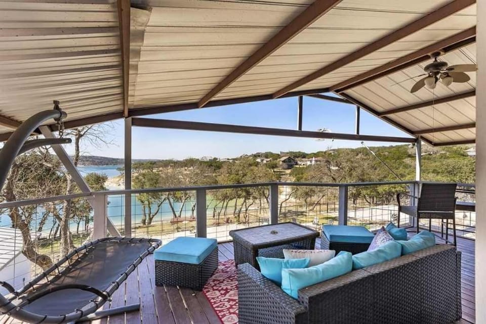Waterfront Oasis Spa Grill Outdoor Kitchen House in Canyon Lake