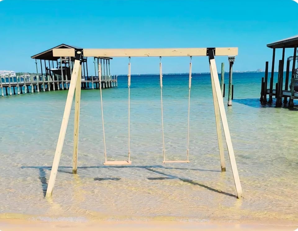 Luxury Beach Cottage With Private Beach House in Fort Walton Beach