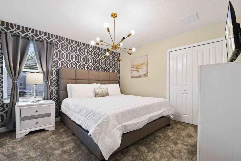 Family villa w private pool & water park access House in Kissimmee