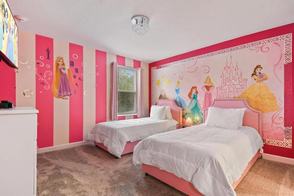 Family villa w private pool & water park access House in Kissimmee