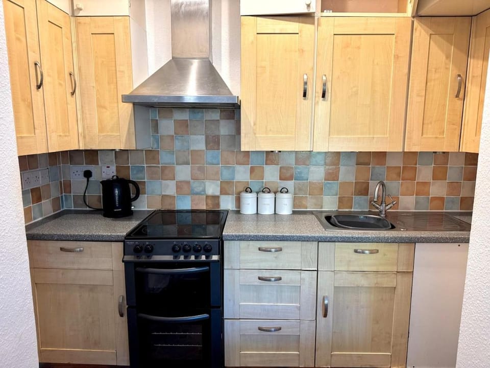 Worthing - Garden Pad Studio with FREE on street PARKING Apartment in Worthing