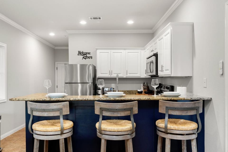 Close to River Shared Family Pool Wurstfest Ready House in Gruene