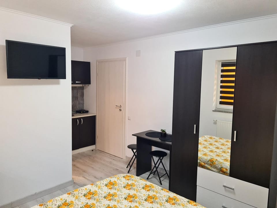 TV and multimedia, Kitchen or kitchenette, Bedroom