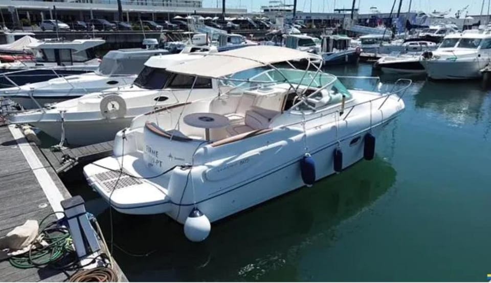 Barco Marina de Cascais Docked boat in Cascais