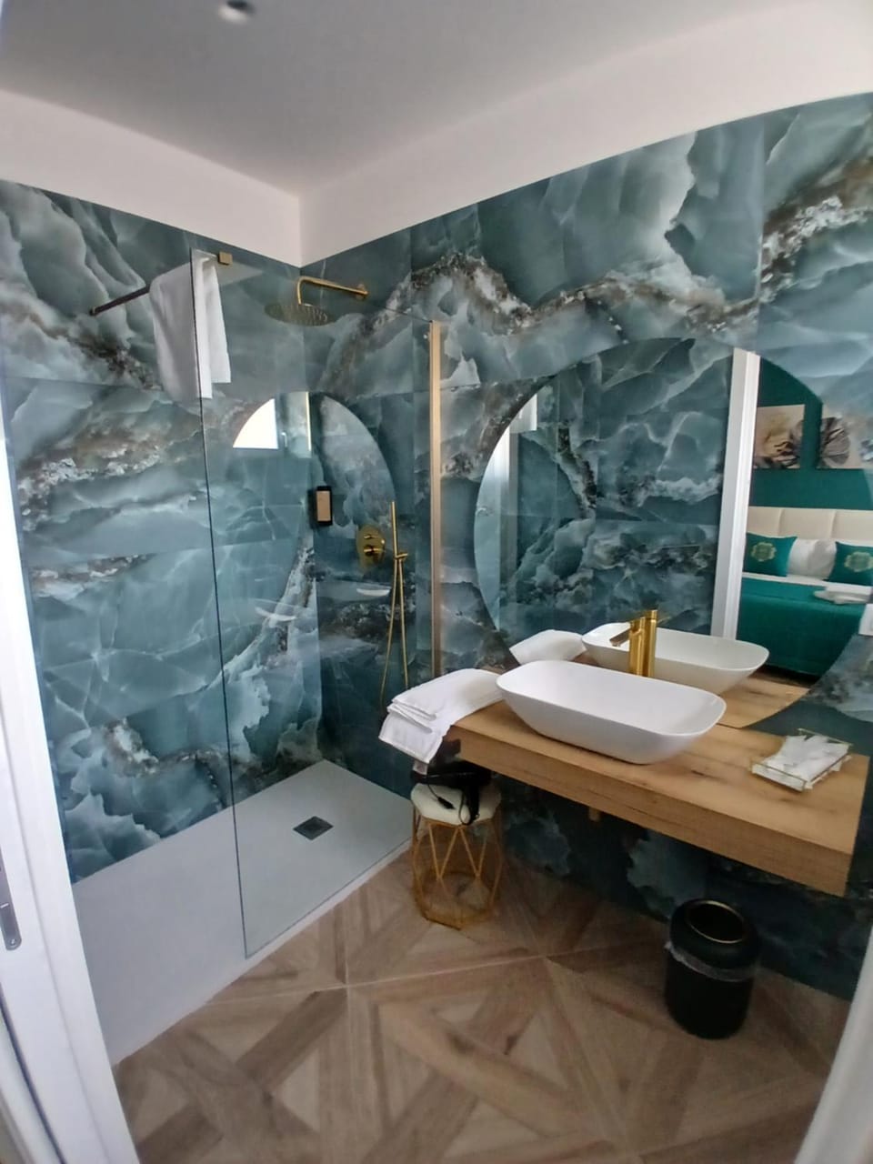 Toilet, Bathroom, towels