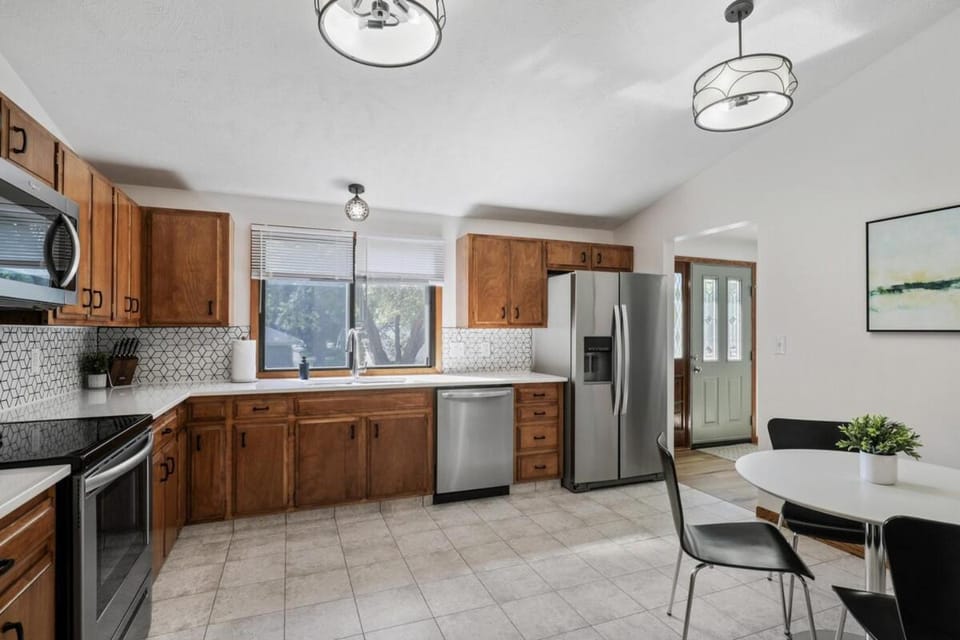 Central Location - 2 living spaces & covered patio! House in Omaha