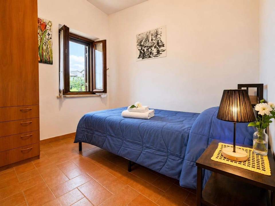 View (from property/room), Photo of the whole room, Bedroom, towels