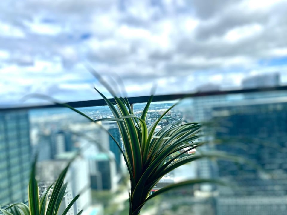 Uptown Parksuites Posh Modern Minimalist Apartment hotel in Makati