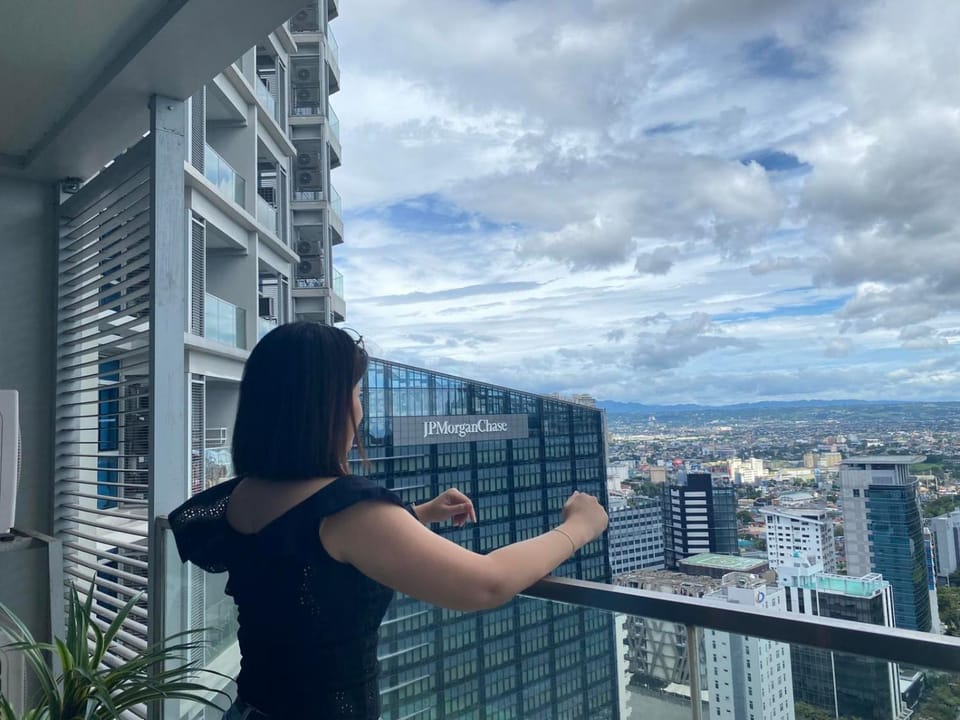 Uptown Parksuites Posh Modern Minimalist Apartment hotel in Makati