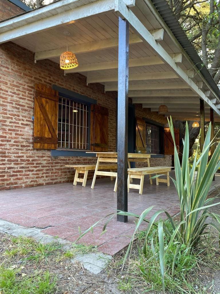 Casa villa del deportista zona arbolada a metros del mar House in Necochea