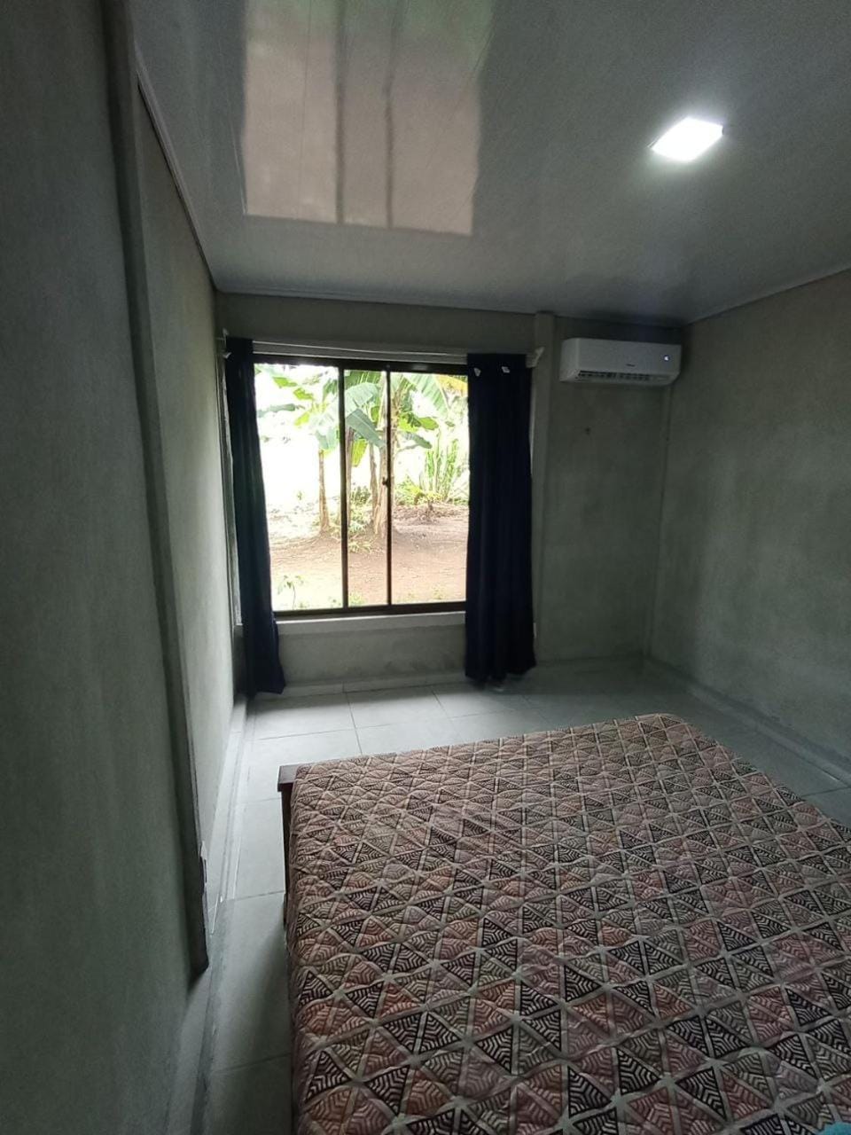 Bed, Photo of the whole room, Bedroom, air conditioner
