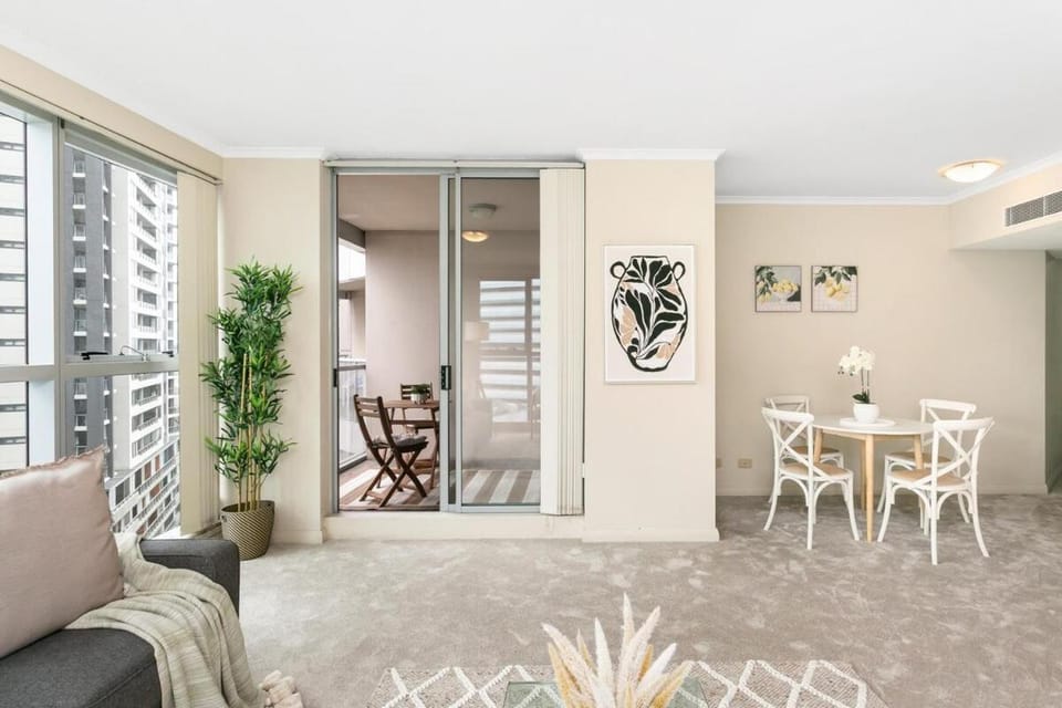Chatswood Convenience - Steps to Train & Metro - HELP5 Apartment in Sydney