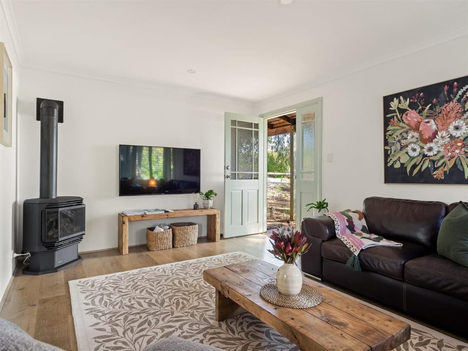 TV and multimedia, Living room, fireplace