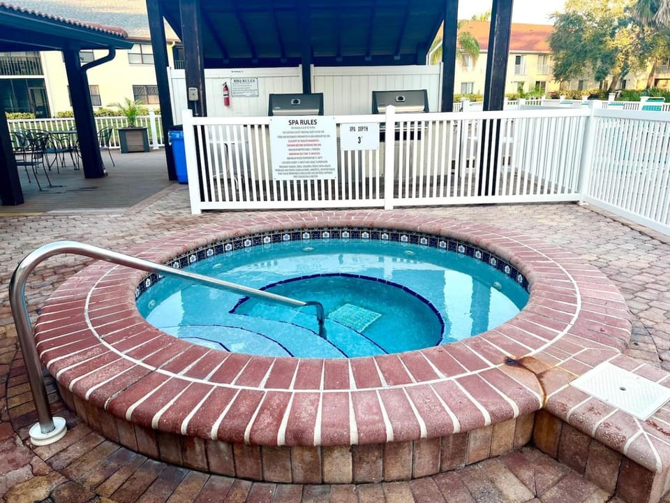 AMI, 2 Heated Pools, IMG, 2 hot tubs, Pickleball House in Bradenton