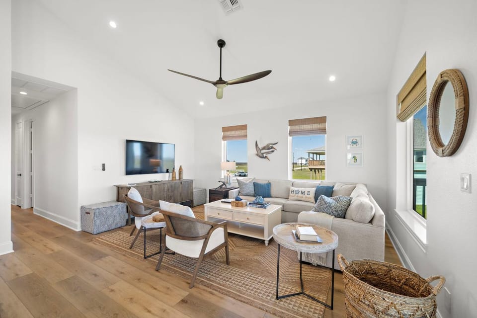 Pelican Perch House in Hitchcock