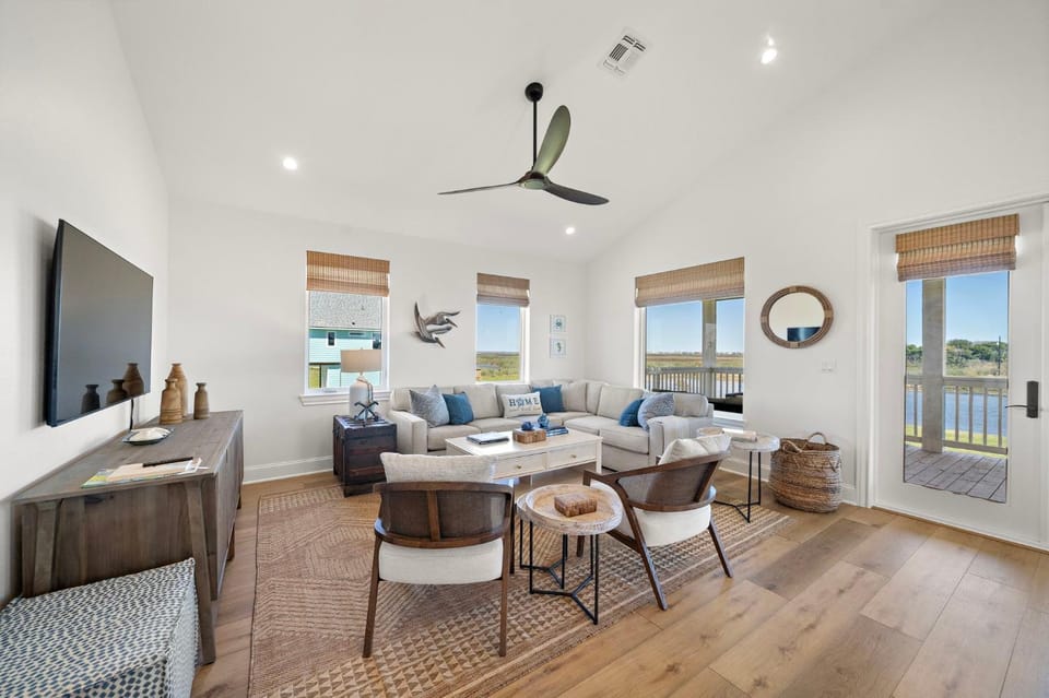 Pelican Perch House in Hitchcock