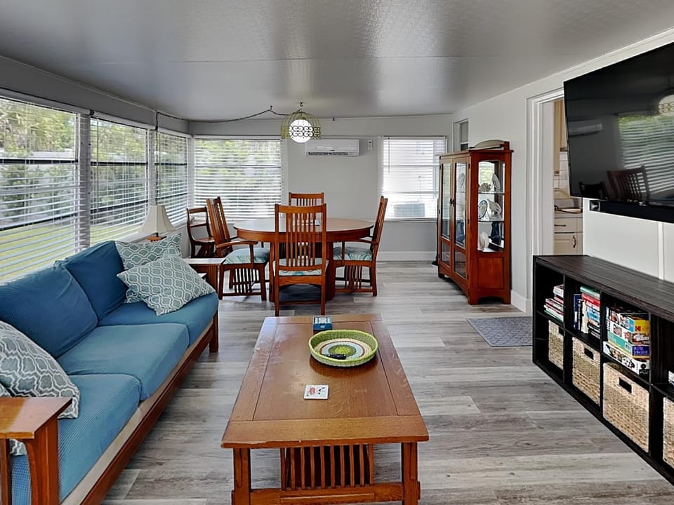Flip Flop Oasis House in Daytona Beach