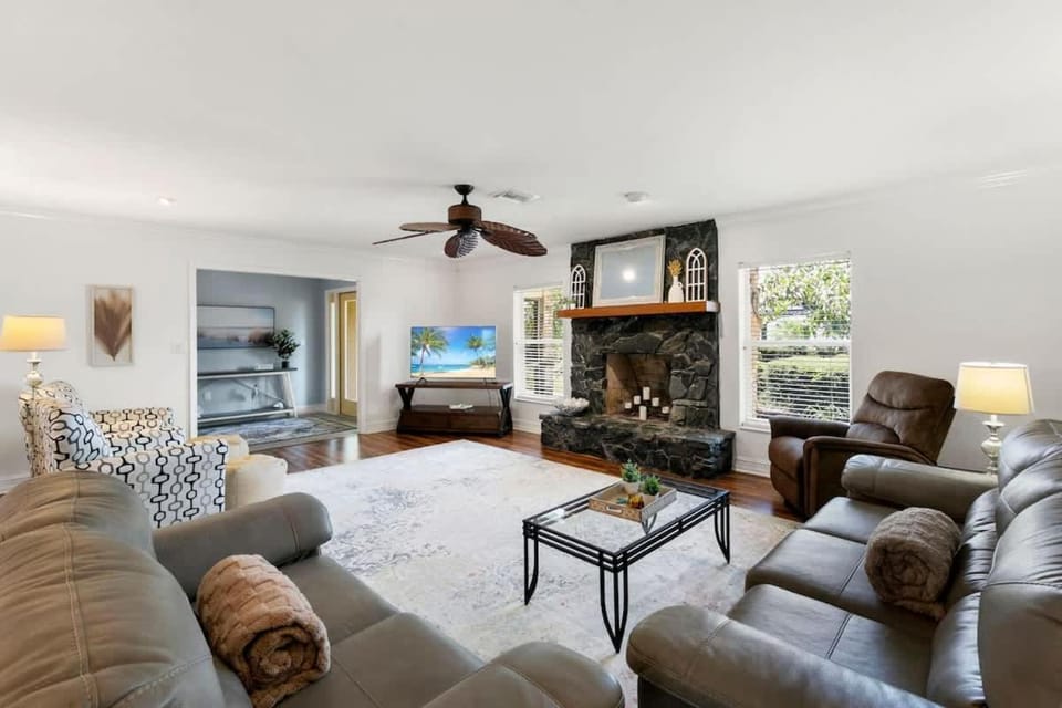 Sunny Marco Home with Pool Lanai Near Beaches House in Marco Island