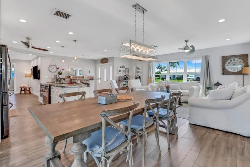 Inviting Lakeview Home l Pool l Close to Beaches House in Marco Island